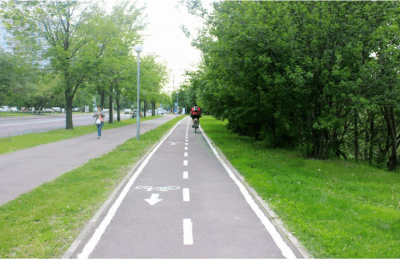Велосипедная дорожка в одном из парков ЮАО