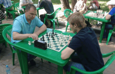Игра в шахматы в Москве