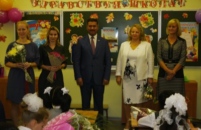 Депутат Абдуганиев провел открытый урок для 11 класса