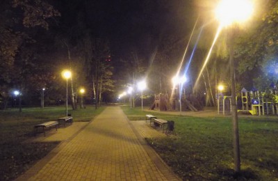 Восстановленное освещение в парке