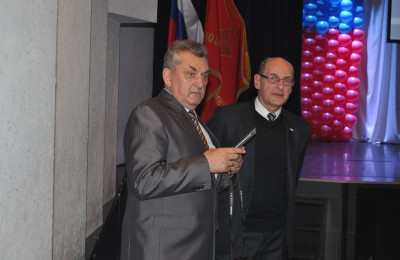 Депутат Лебедев (справа) на вечере памяти с председателем районного Совета ветеранов Бондаренко