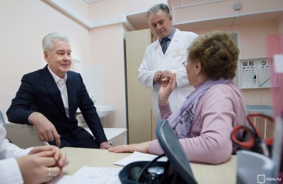 Медпомощь пожилым людям в московских поликлиниках постоянно улучшается - Сергей Собянин