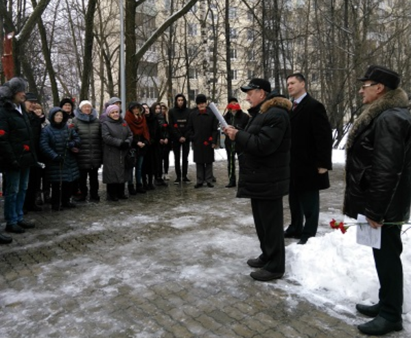 Учащиеся школы №1623 приняли участие в митинге у памятника погибшим летчикам