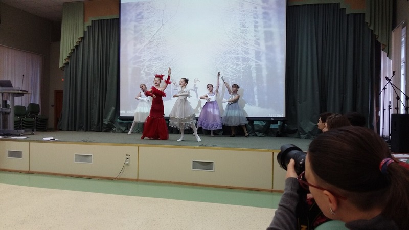 Ансамбль "Весенний каприз" выступил на балу в колледже "Царицыно"