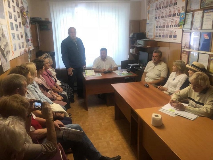 Депутаты рассказали жителям о планах по благоустройству района
