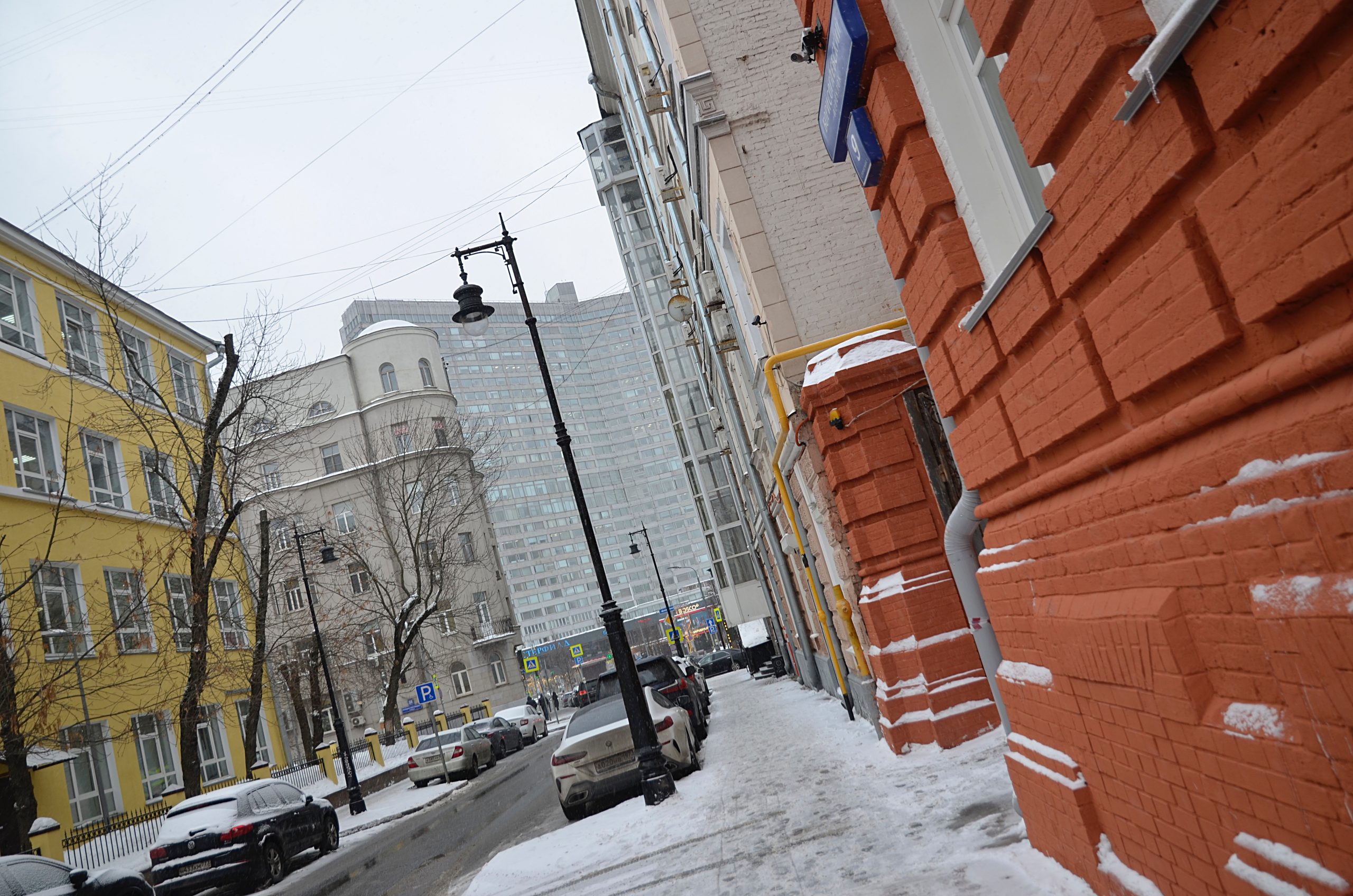 Безопасные улицы: более 15 тысяч фонарей установили в городе в прошлом году. Фото: Анна Быкова, «Вечерняя Москва»