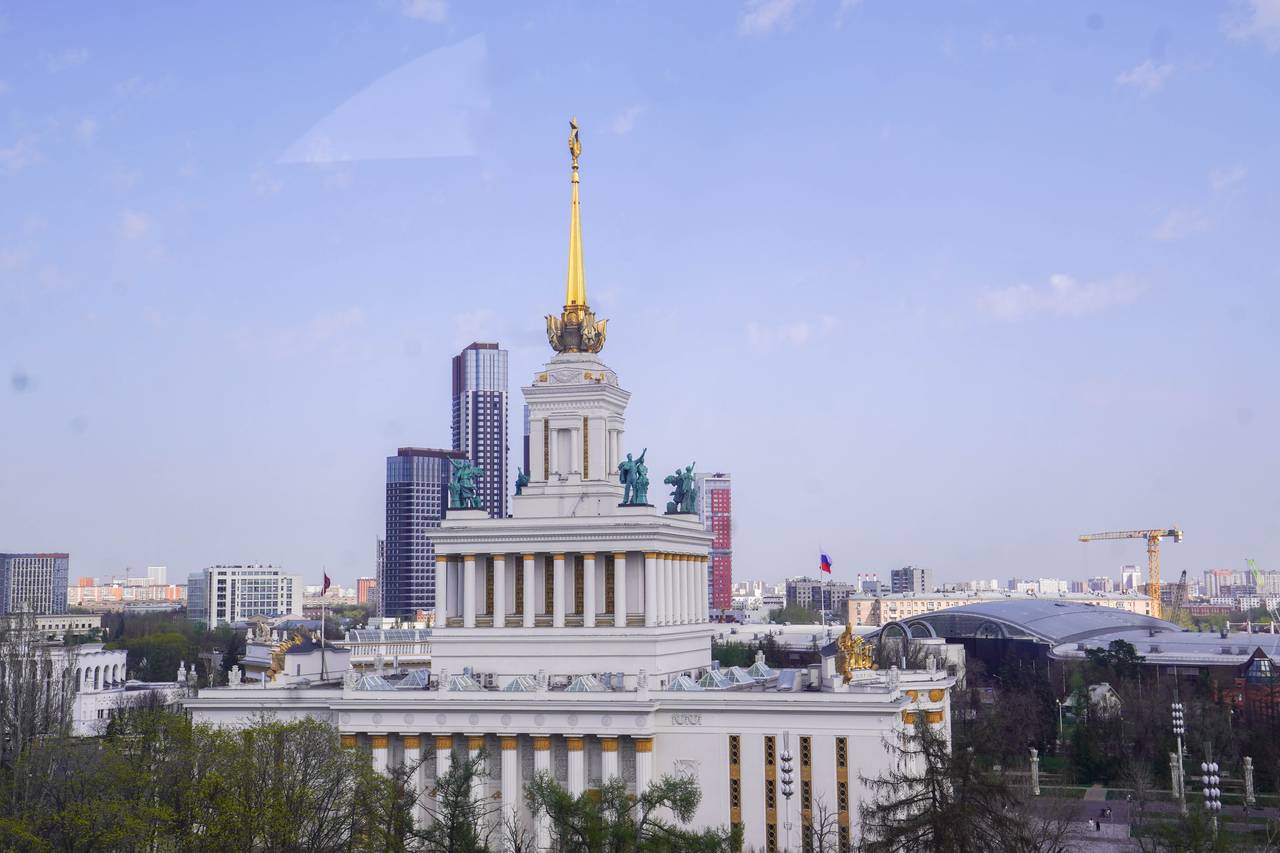 Выпускной-2025: одиннадцатиклассникам школы №1158 вручили аттестаты. Фото: Ксения Догонашева, «Вечерняя Москва»