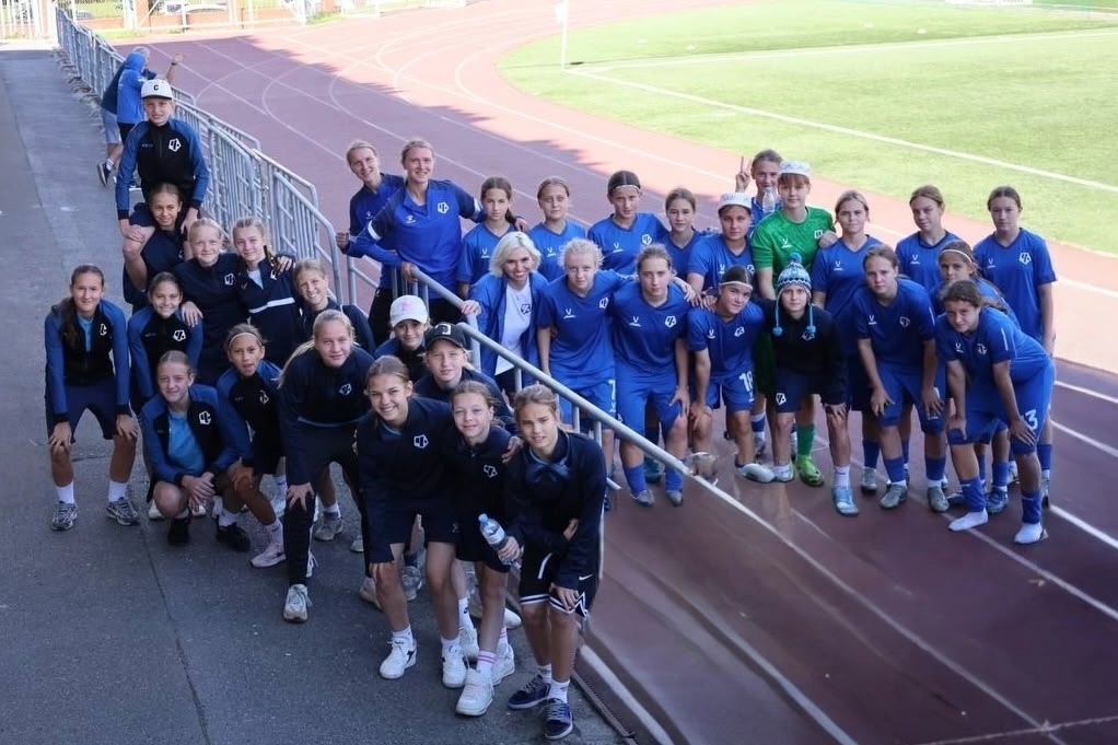 Игроки женского футбольного клуба при ФШ «Чертаново» выиграли в матче на казанском стадионе. Фото: официальная страница Футбольной школы «Чертаново» в социальных сетях