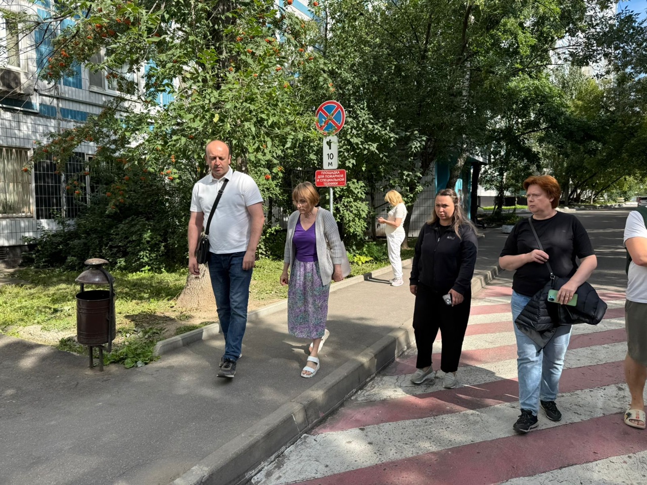 Сергей Петроченков провел обход территории Чертанова Северного. Фото: официальная страница управы района Чертаново Северное в социальных сетях