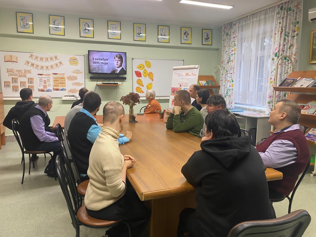 Музыкально-поэтический час прошел в Социальном доме «Чертаново». Фото: официальная страница Социального дома «Чертаново» в социальных сетях