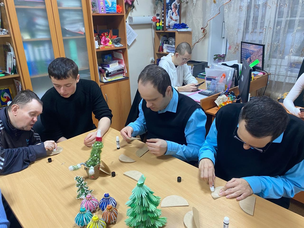 Мастер-класс по созданию новогодних сувениров прошел в СД «Чертаново». Фото: официальная страница Социального дома «Чертаново» в социальных сетях