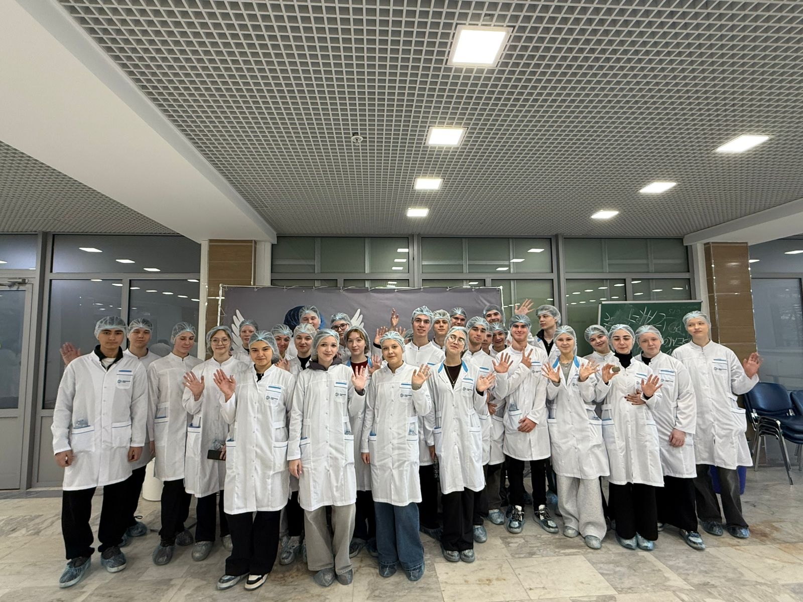 Ученики школы №1158 стали участниками экскурсии по ГКБ имени Валентина Буянова. Фото: официальная страница школы №1158 в социальных сетях