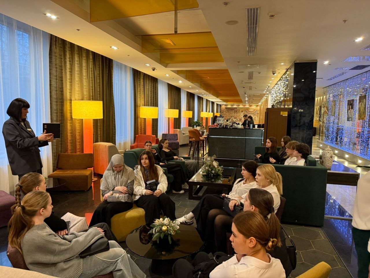 Студенты ТК №34 посетили московский отель. Фото: официальная страница Технологического колледжа №34 в социальных сетях