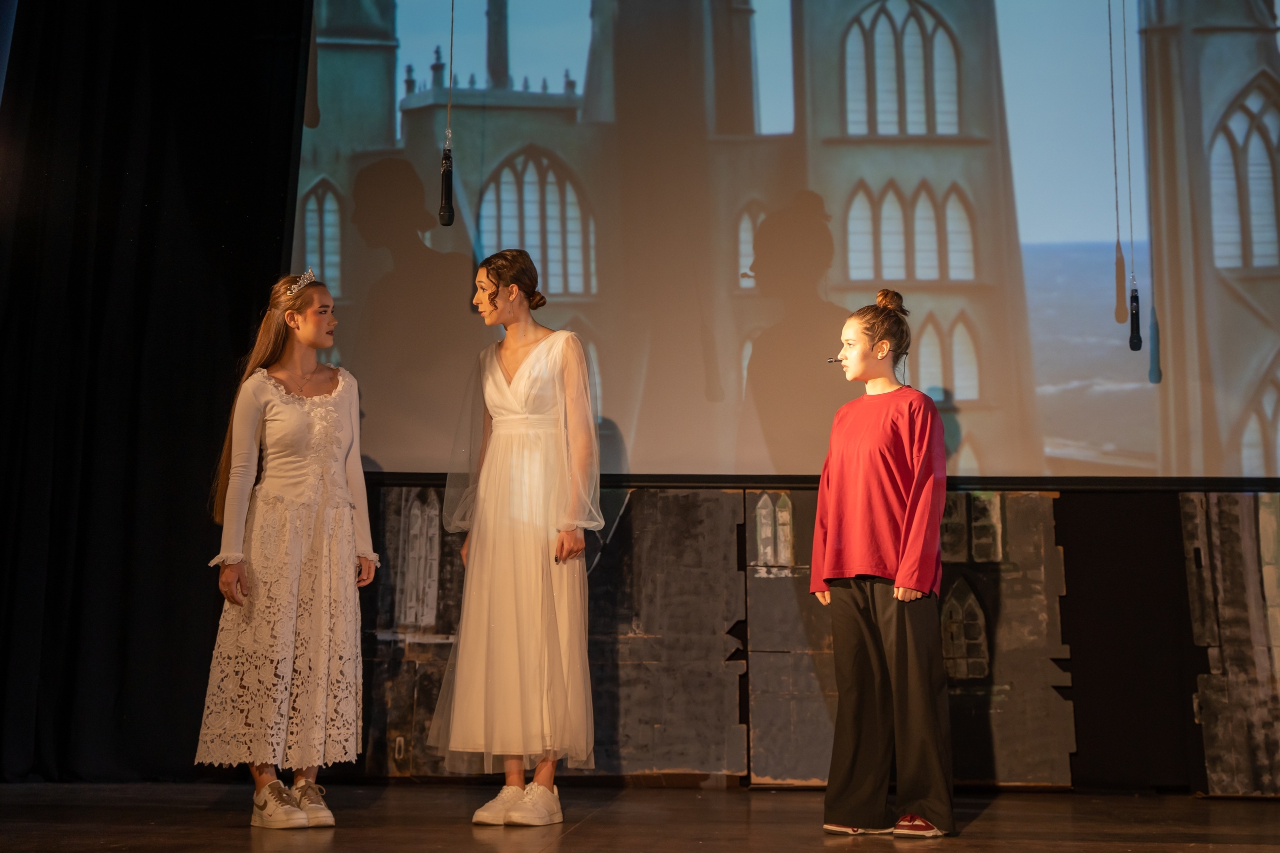 Студенты ТК №34 организовали спектаклю по мотивам пьесы «Ромео и Джульетты». Фото: официальная страница Технологического колледжа №34 в социальных сетях