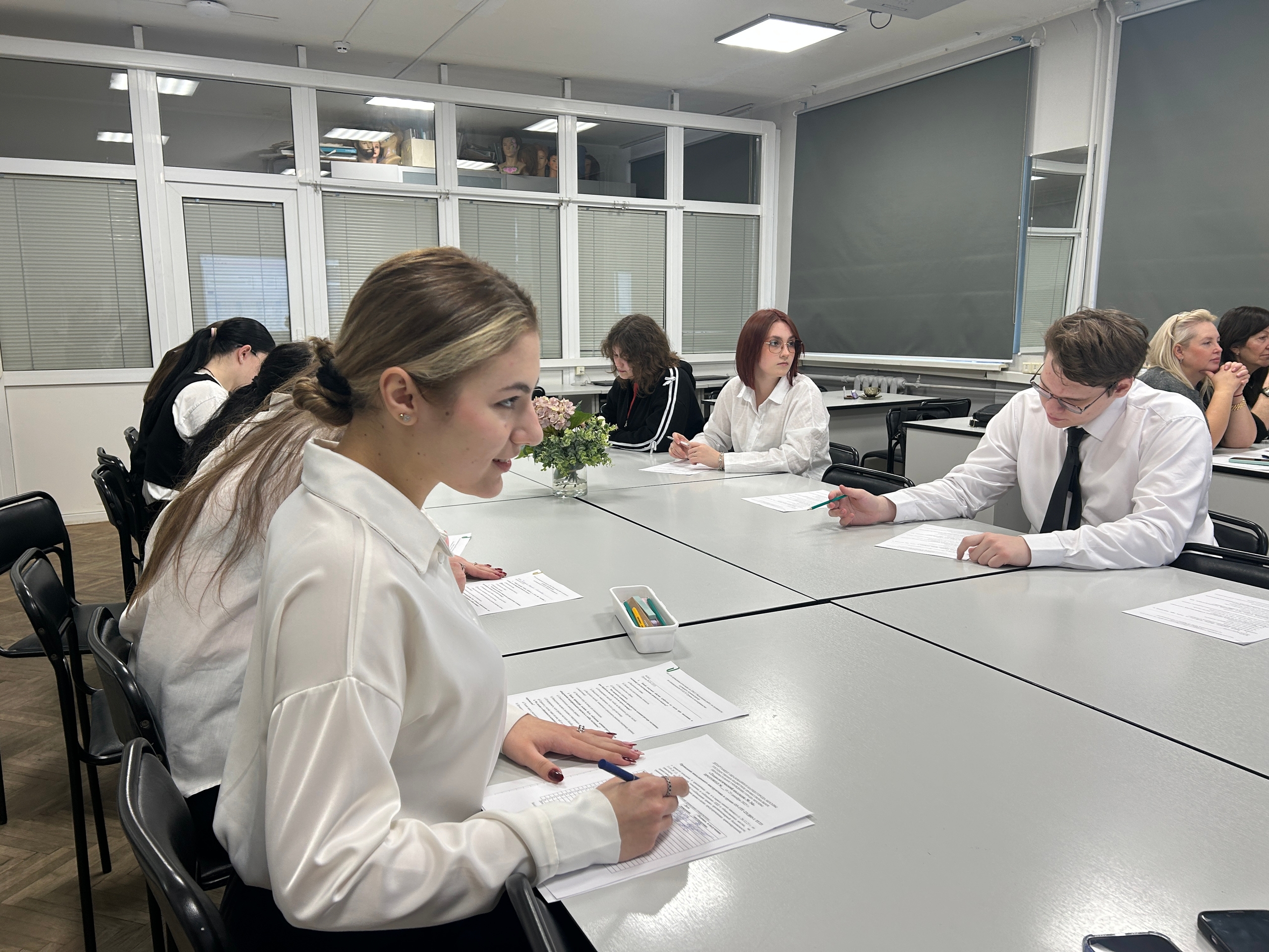 Квалификационный экзамен по специальности «Туризм и гостеприимство» прошел в ТК №34. Фото: официальная страница Технологического колледжа №34 в социальных сетях