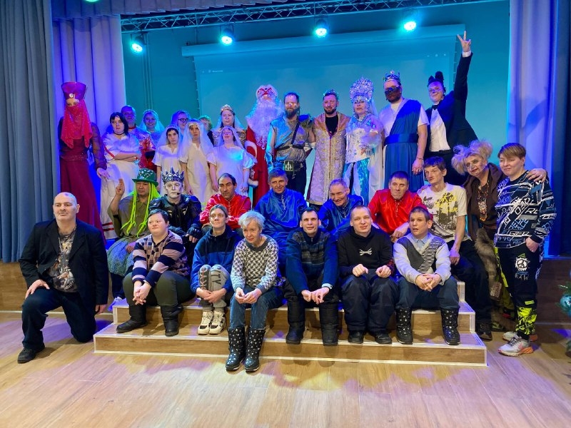 Подопечные Социального дома «Чертаново» посетили спектакль в аналогичном учреждении. Фото: официальная страница Социального дома «Чертаново» в социальных сетях